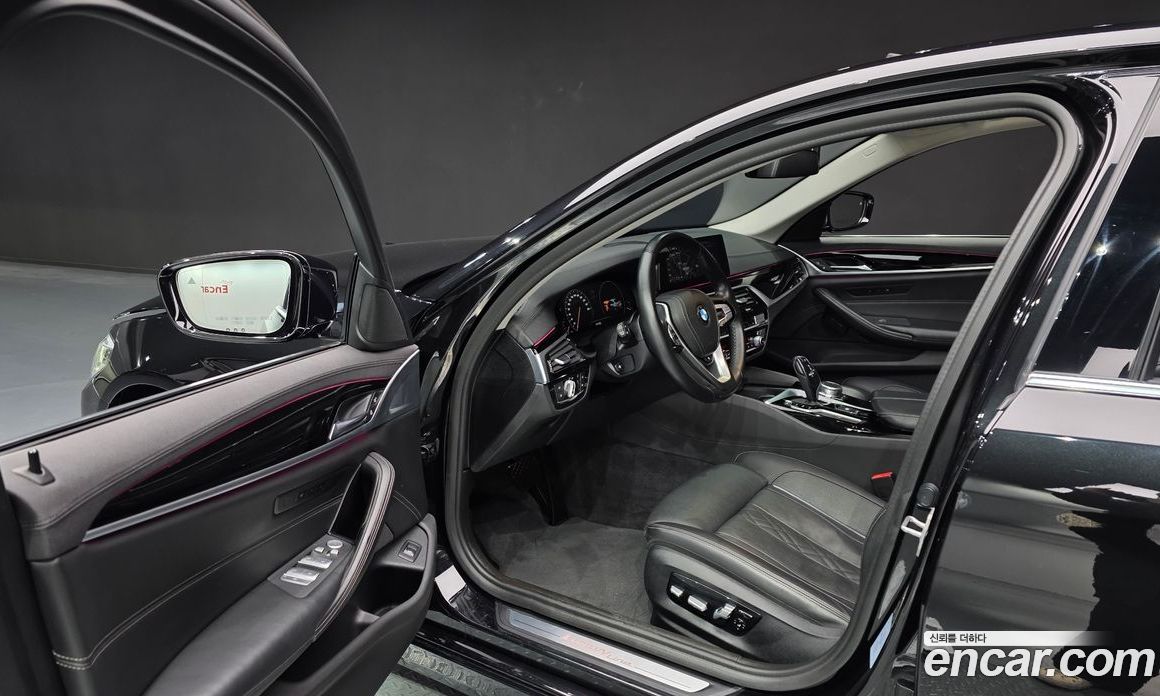 BMW 5-Series (G30) фото 10