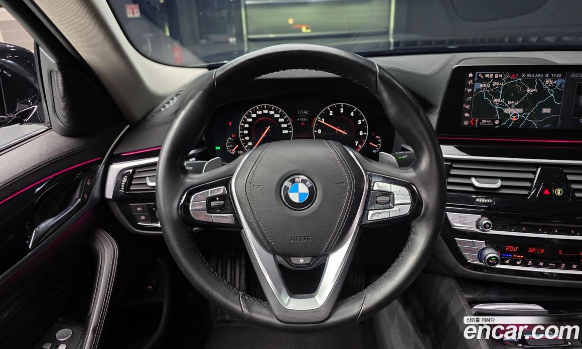 BMW 5-Series (G30) фото 13