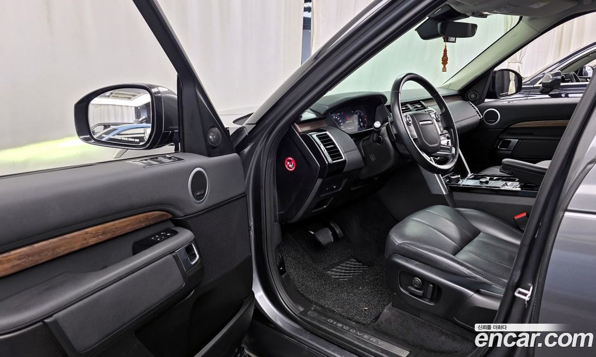 Land Rover Discovery 5 фото 10