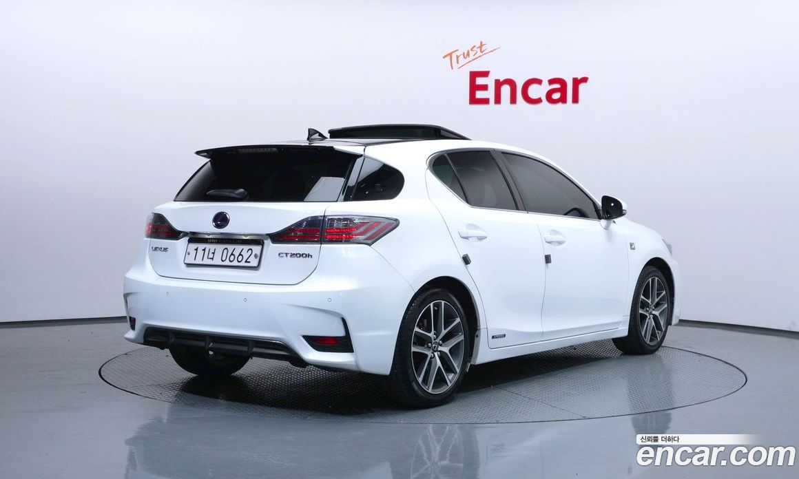 Lexus CT200h фото 2