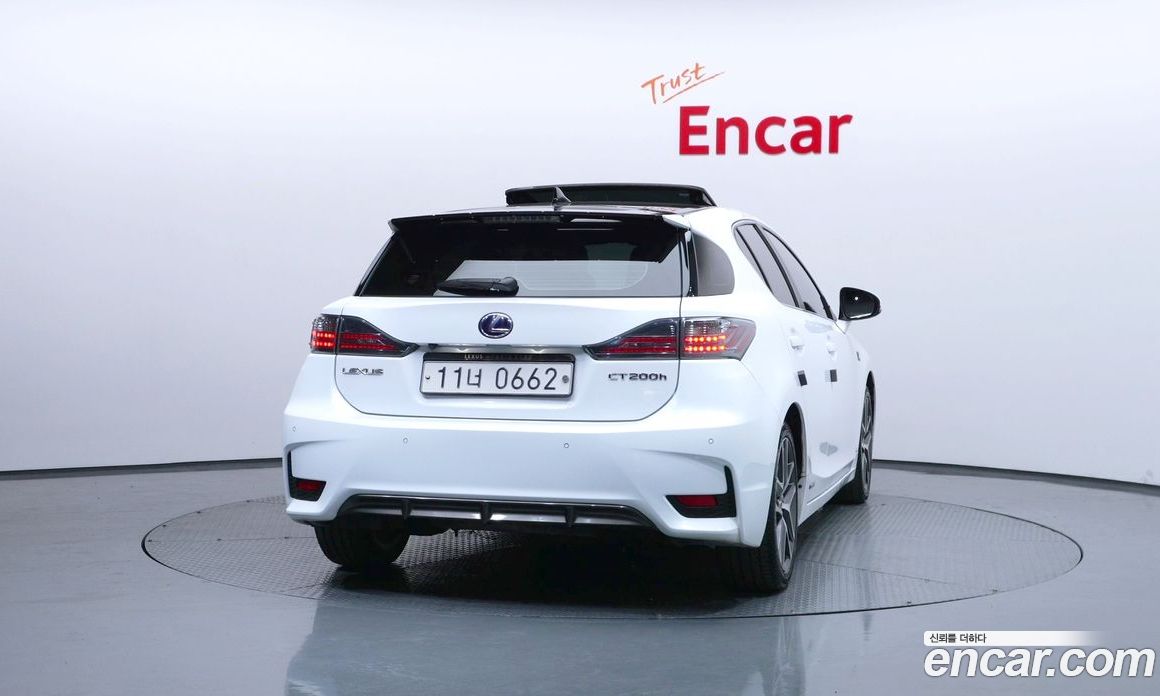 Lexus CT200h фото 4