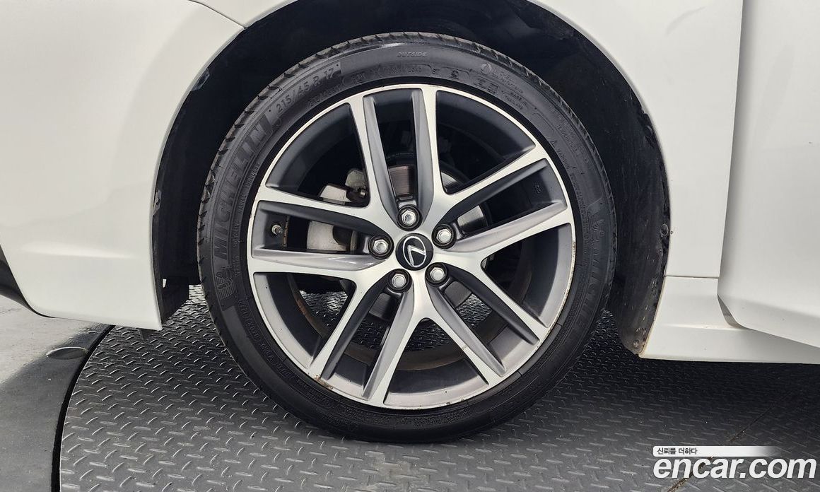 Lexus CT200h фото 5