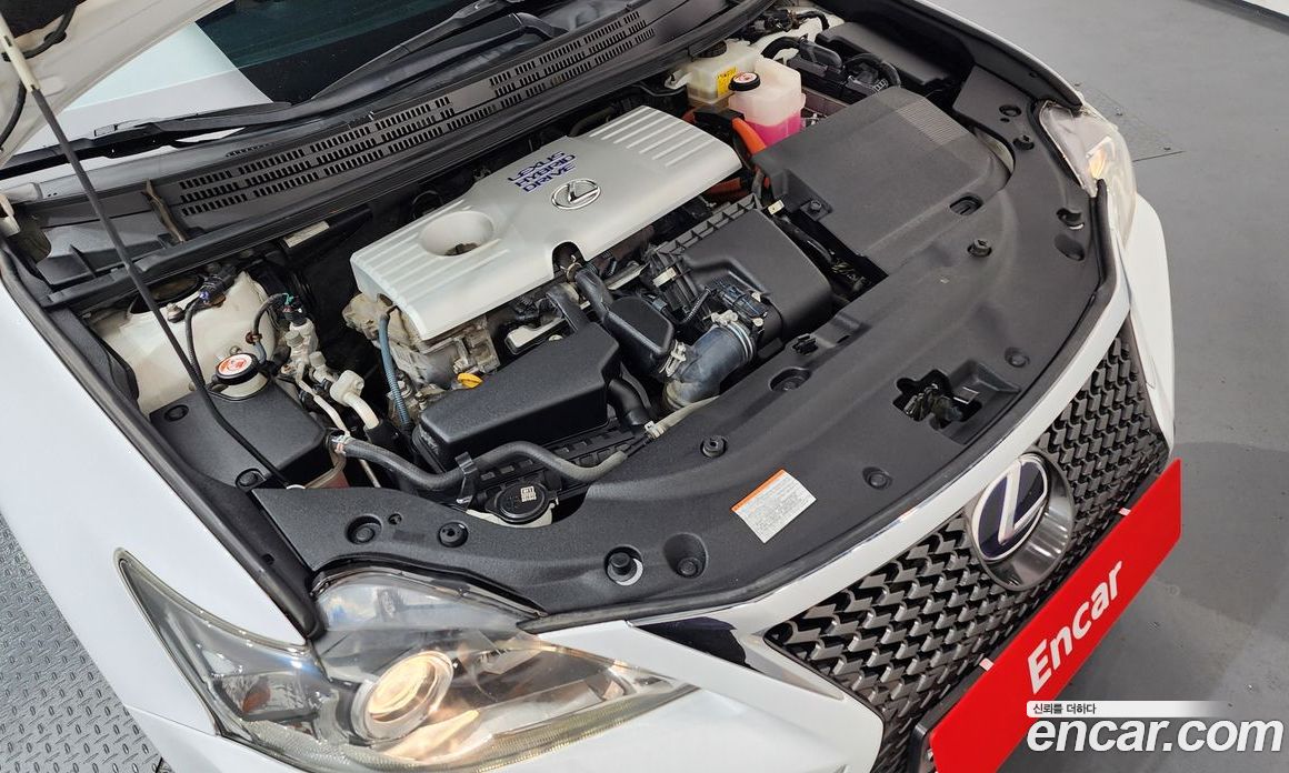 Lexus CT200h фото 6