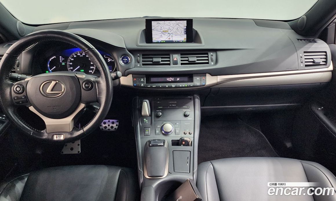 Lexus CT200h фото 7