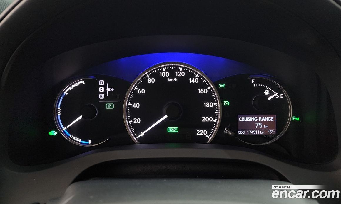 Lexus CT200h фото 8