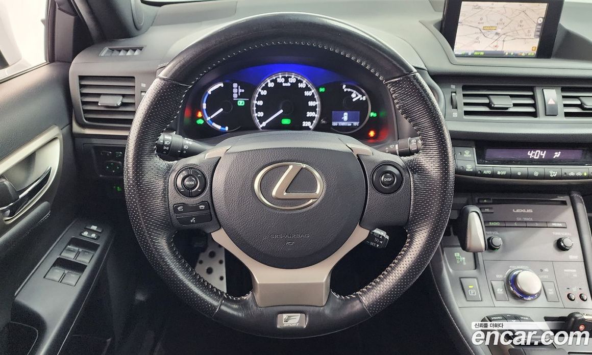 Lexus CT200h фото 12