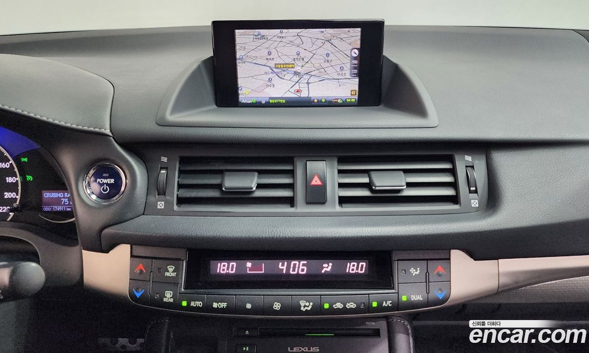 Lexus CT200h фото 13