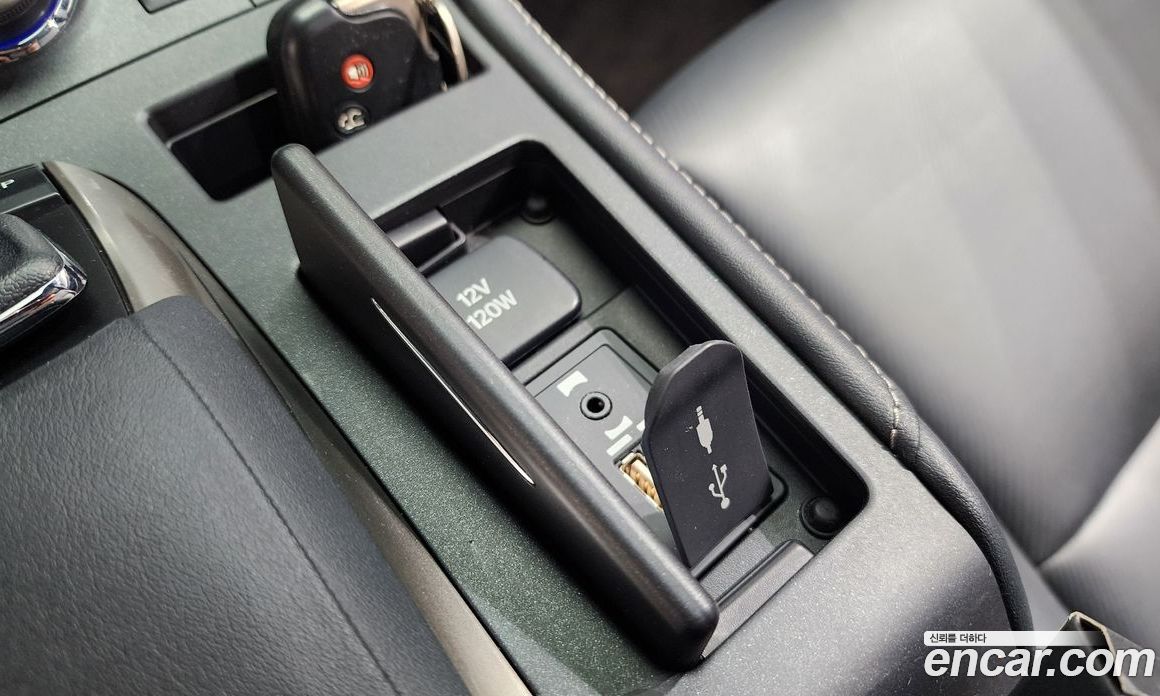 Lexus CT200h фото 15