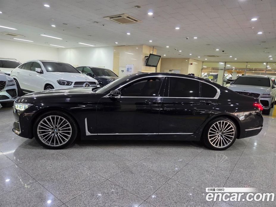 BMW 7-Series (G11) фото 3