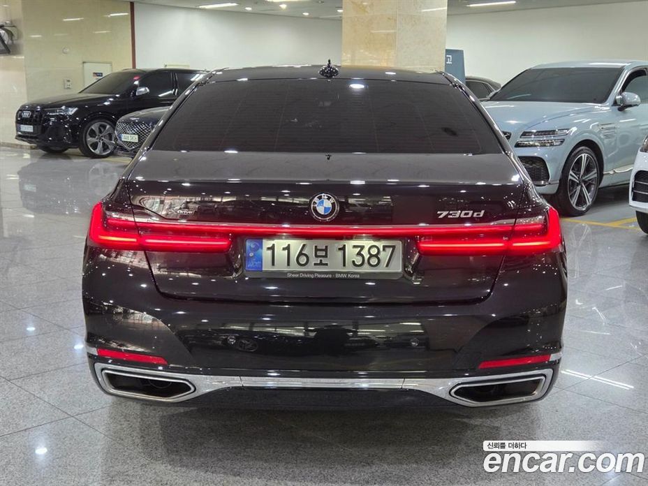 BMW 7-Series (G11) фото 4
