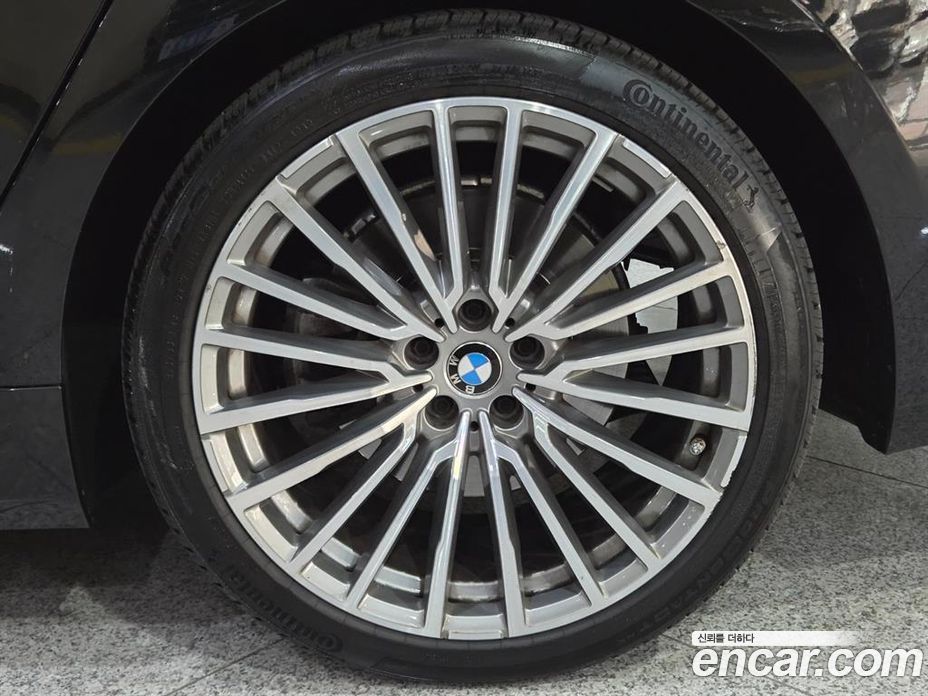 BMW 7-Series (G11) фото 20