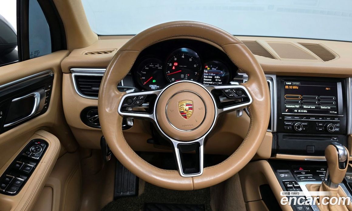 Porsche Macan фото 13