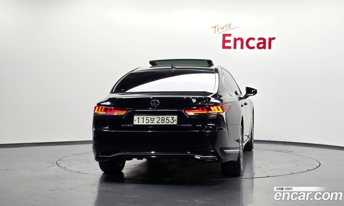 Lexus LS500h 5th Gen фото 4