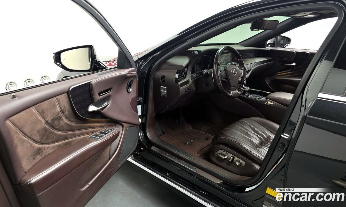 Lexus LS500h 5th Gen фото 10