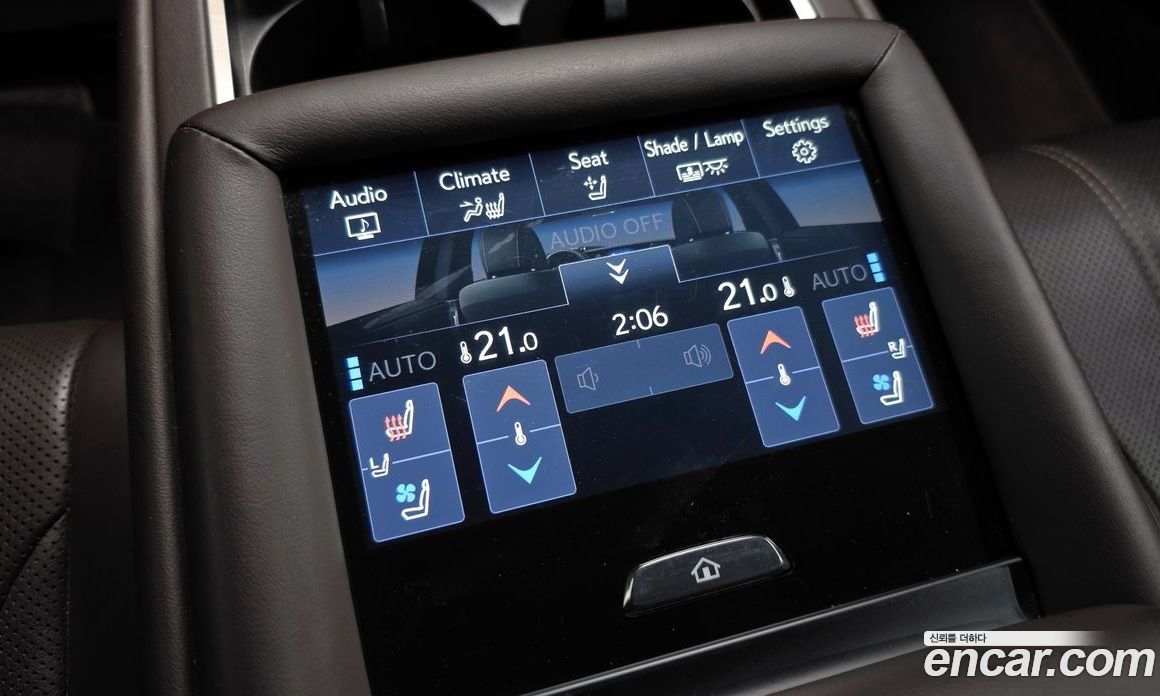 Lexus LS500h 5th Gen фото 18