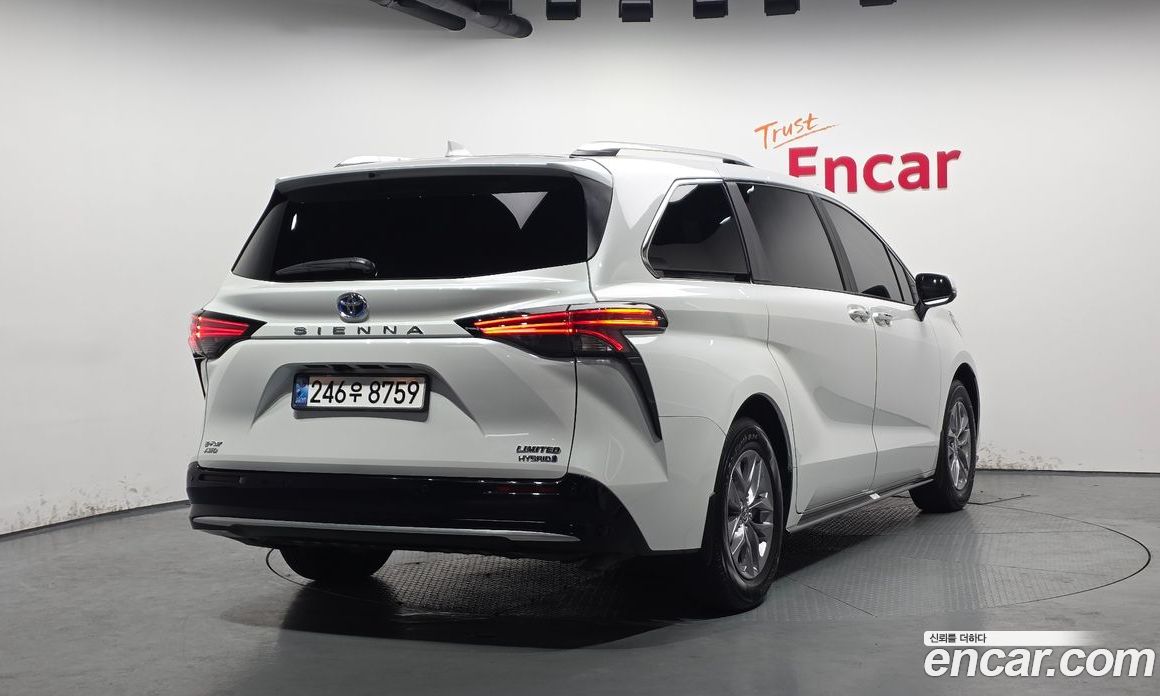 Toyota Sienna 4th Gen фото 2