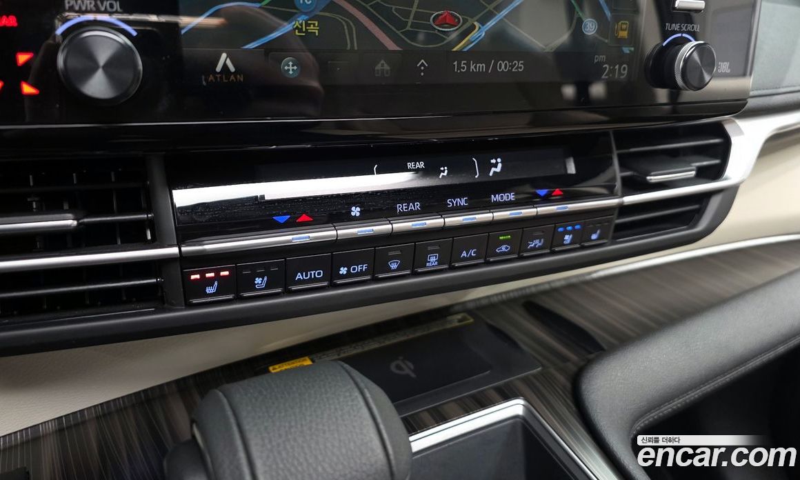Toyota Sienna 4th Gen фото 18