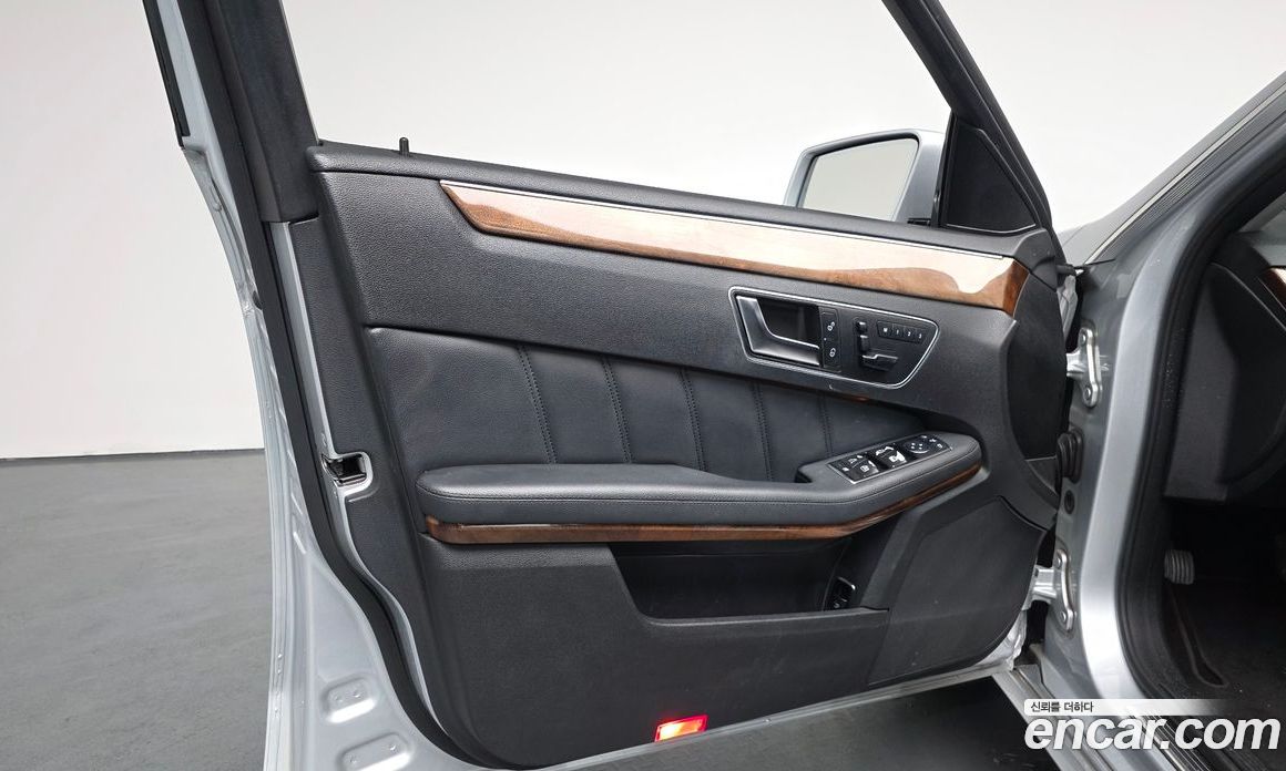 Mercedes-Benz E-Class W212 фото 24