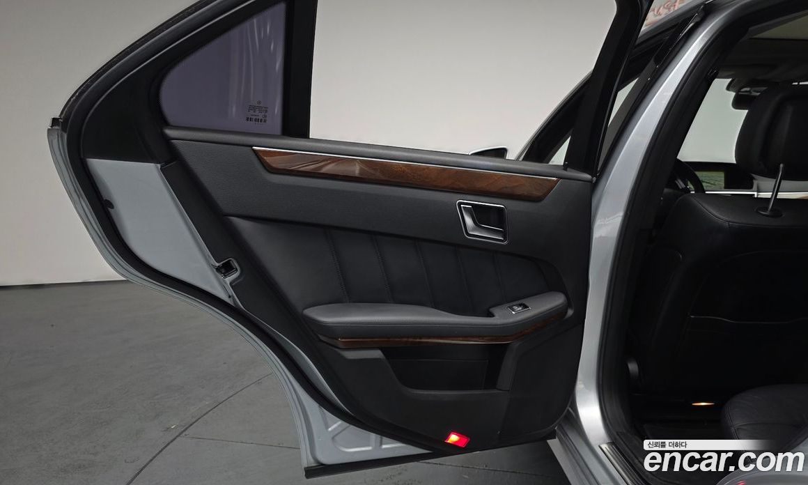 Mercedes-Benz E-Class W212 фото 25