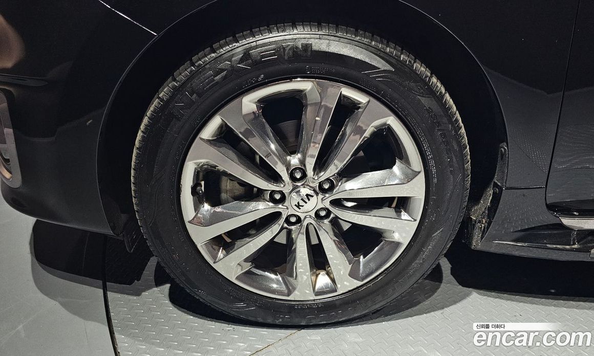 Kia Carnival 3rd Gen фото 5