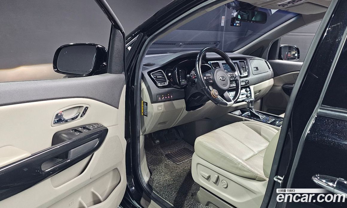 Kia Carnival 3rd Gen фото 10