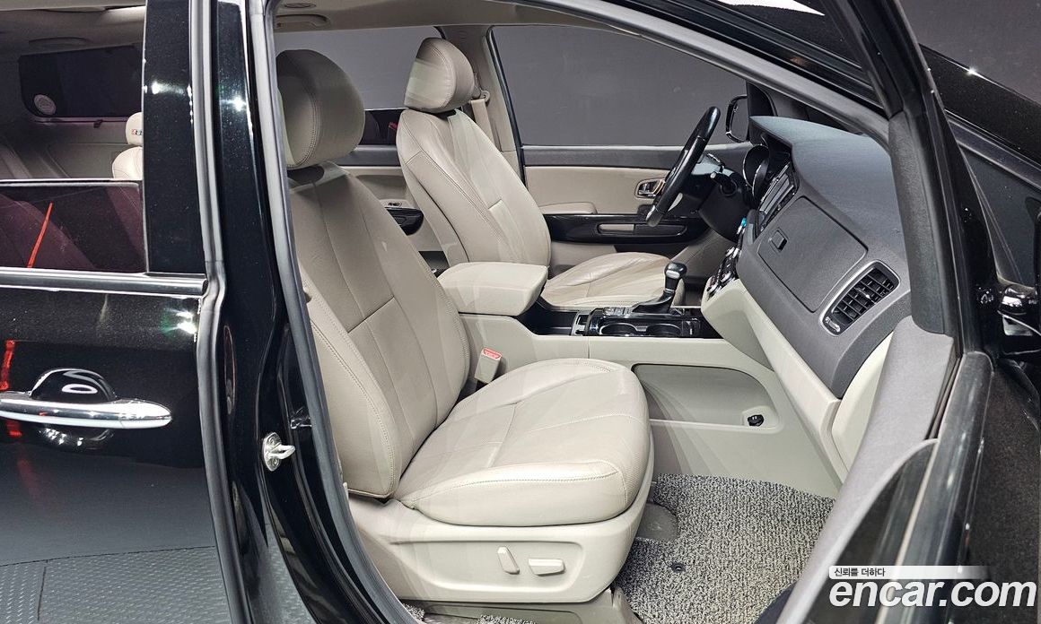 Kia Carnival 3rd Gen фото 12