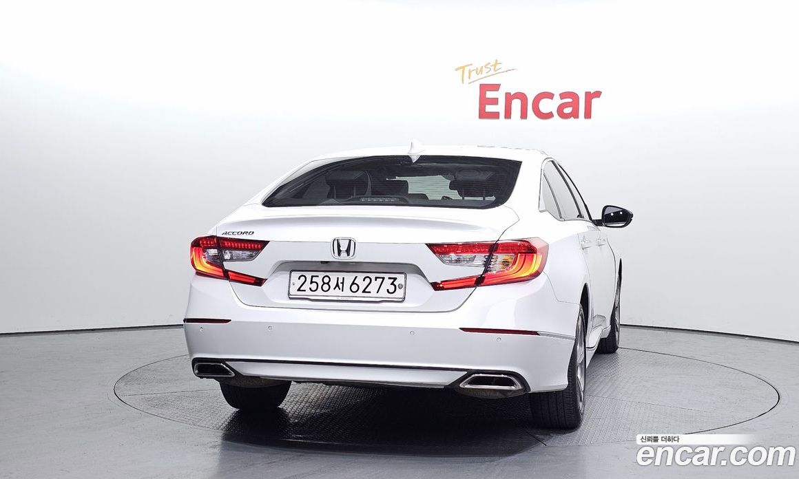 Honda Accord 10th Gen фото 4