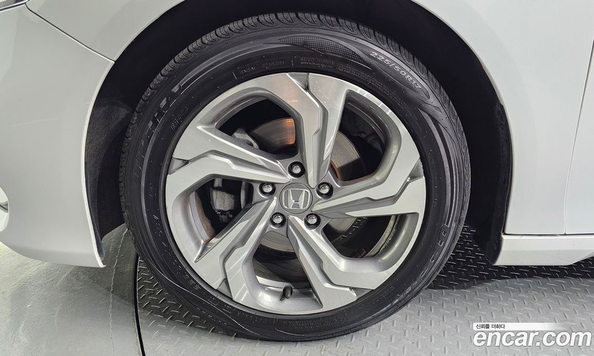 Honda Accord 10th Gen фото 5