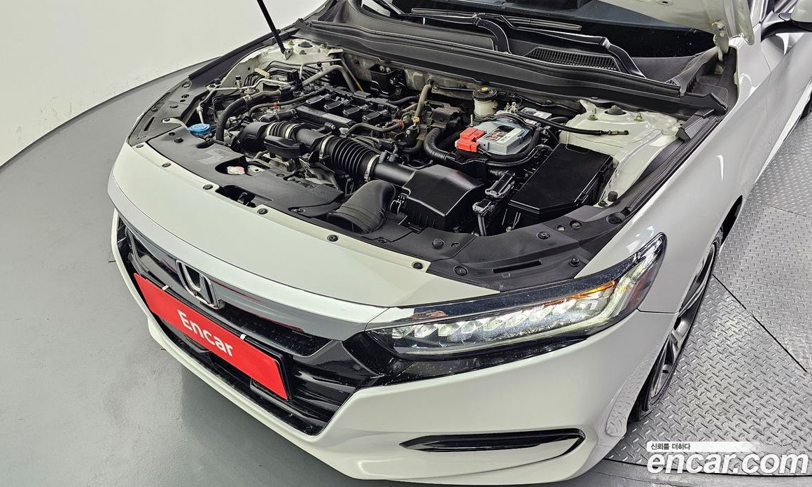 Honda Accord 10th Gen фото 6