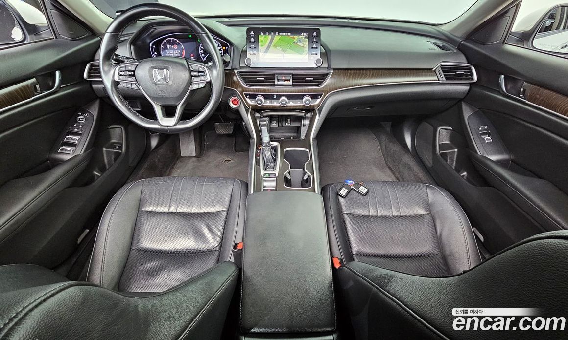 Honda Accord 10th Gen фото 7