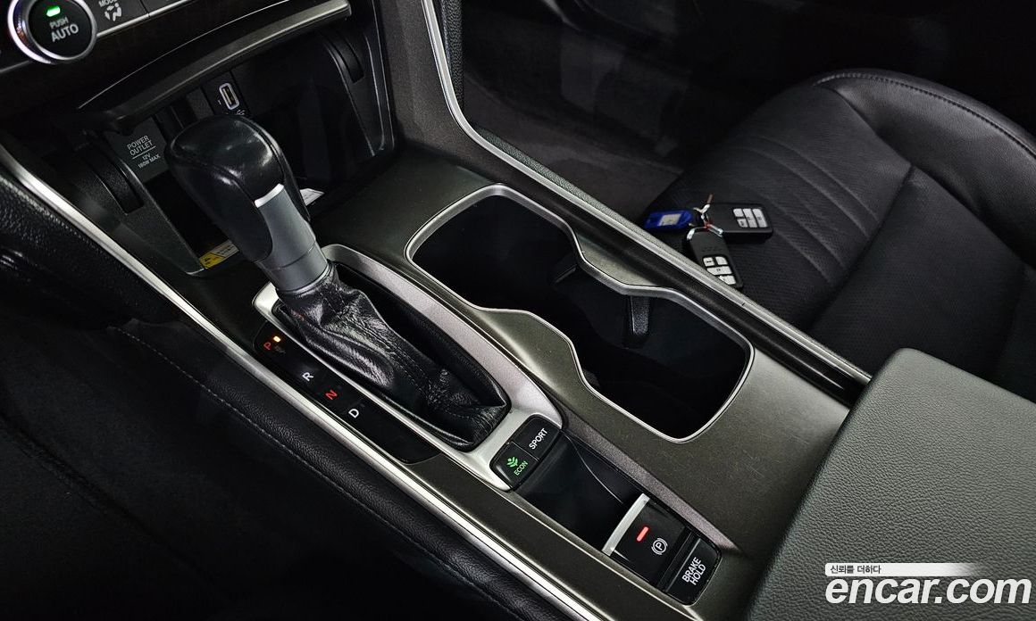Honda Accord 10th Gen фото 9