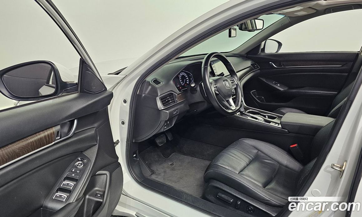 Honda Accord 10th Gen фото 10