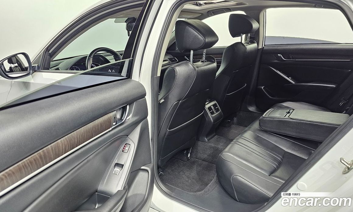 Honda Accord 10th Gen фото 11
