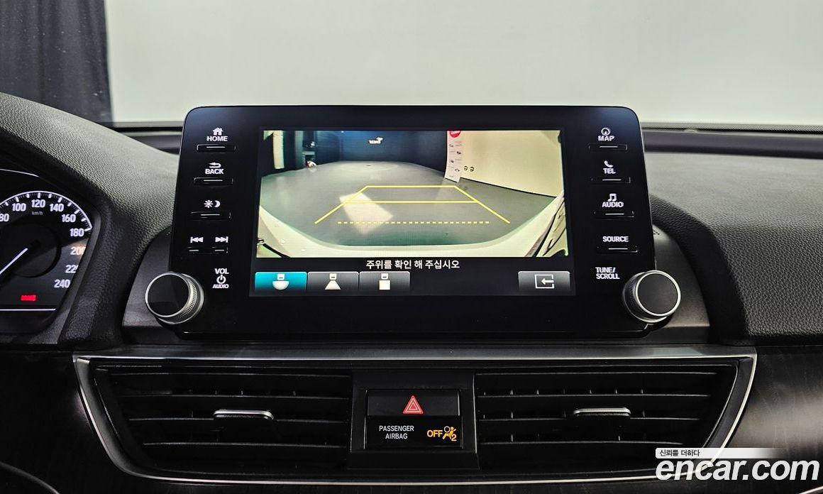 Honda Accord 10th Gen фото 17