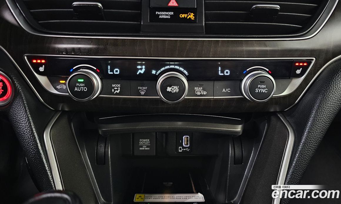 Honda Accord 10th Gen фото 18