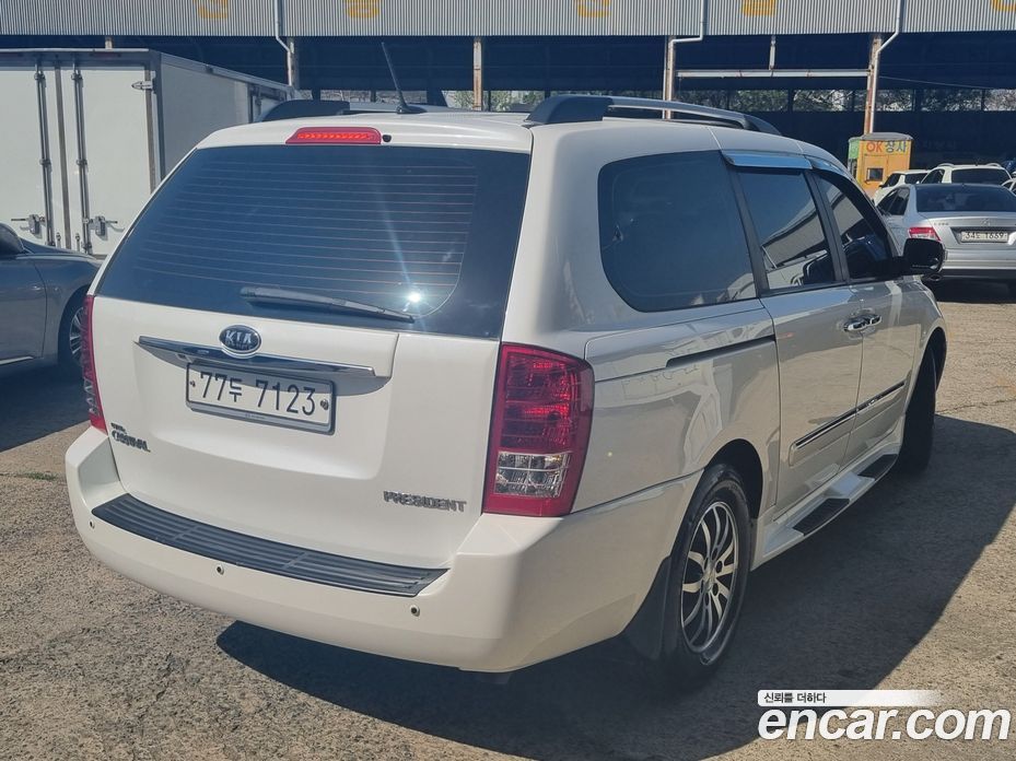 Kia Carnival 2nd Gen Restyling фото 3