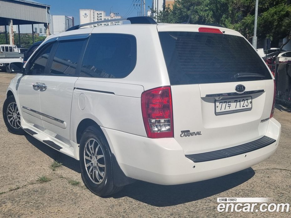 Kia Carnival 2nd Gen Restyling фото 4