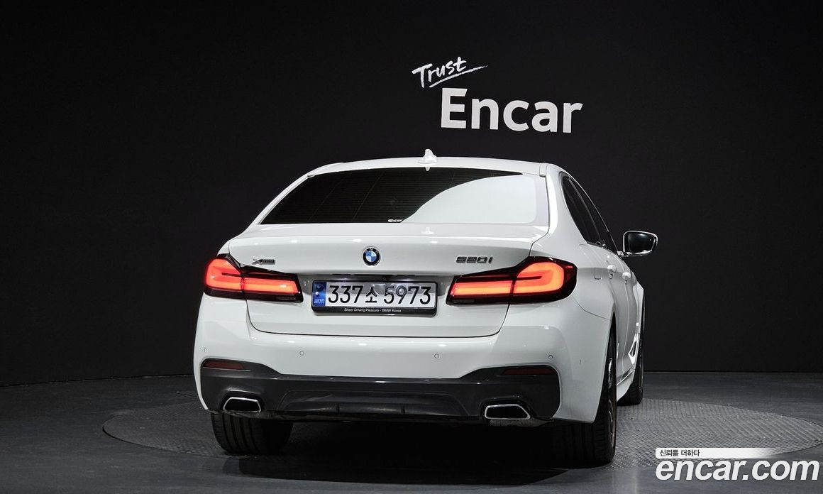 BMW 5-Series (G30) фото 4