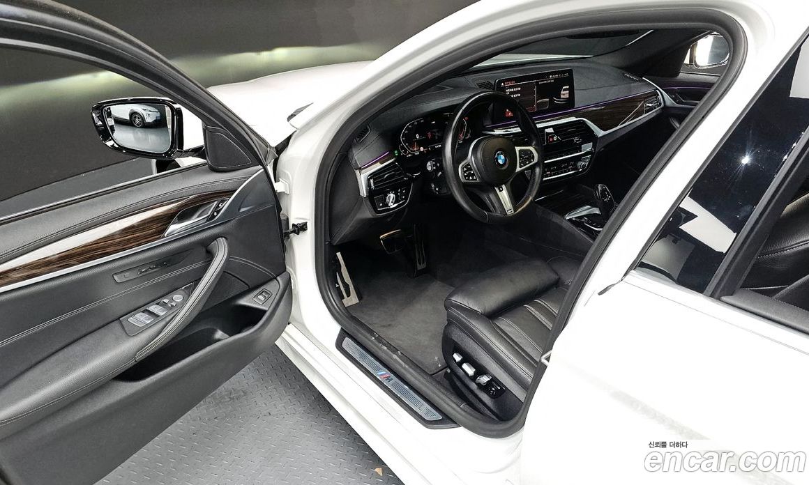 BMW 5-Series (G30) фото 10