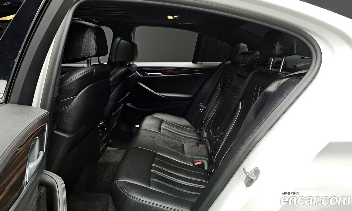 BMW 5-Series (G30) фото 11