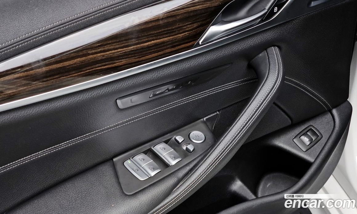 BMW 5-Series (G30) фото 19