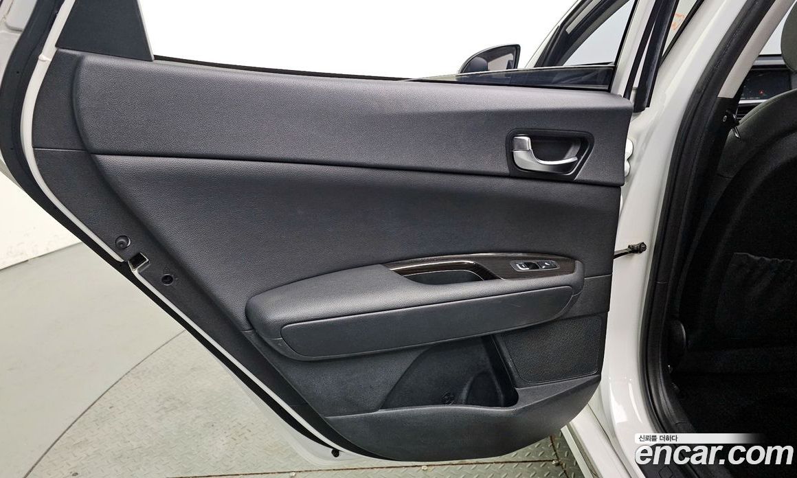 Kia K5 2nd Gen фото 25