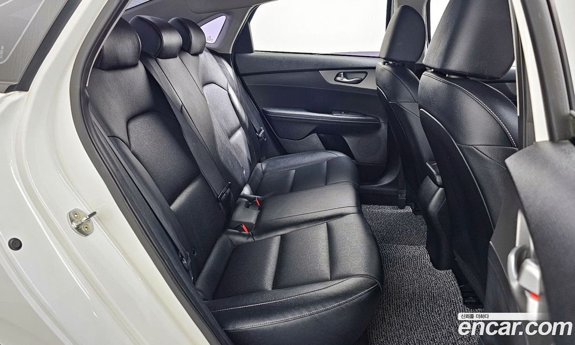 Kia K3 2nd Gen фото 11