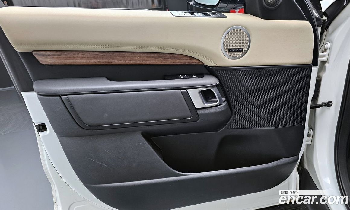 Land Rover Discovery 5 фото 24