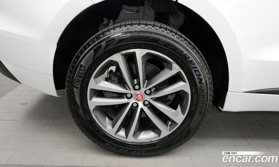 Jaguar F-PACE фото 5