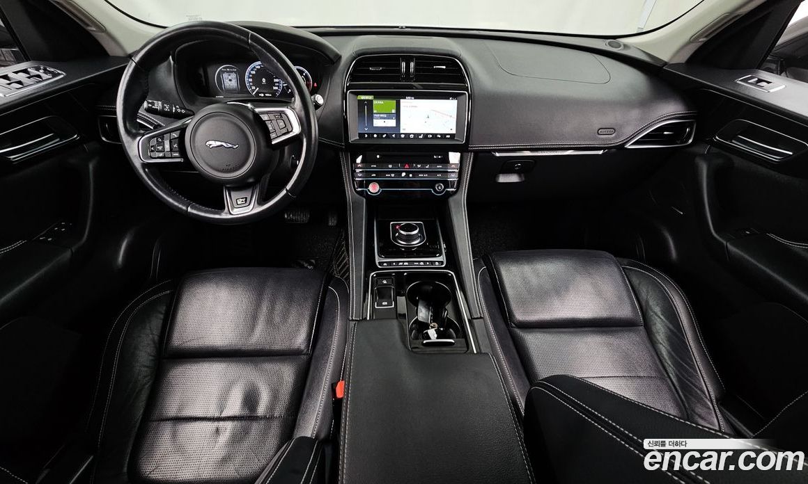 Jaguar F-PACE фото 7