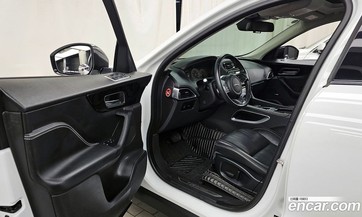 Jaguar F-PACE фото 10