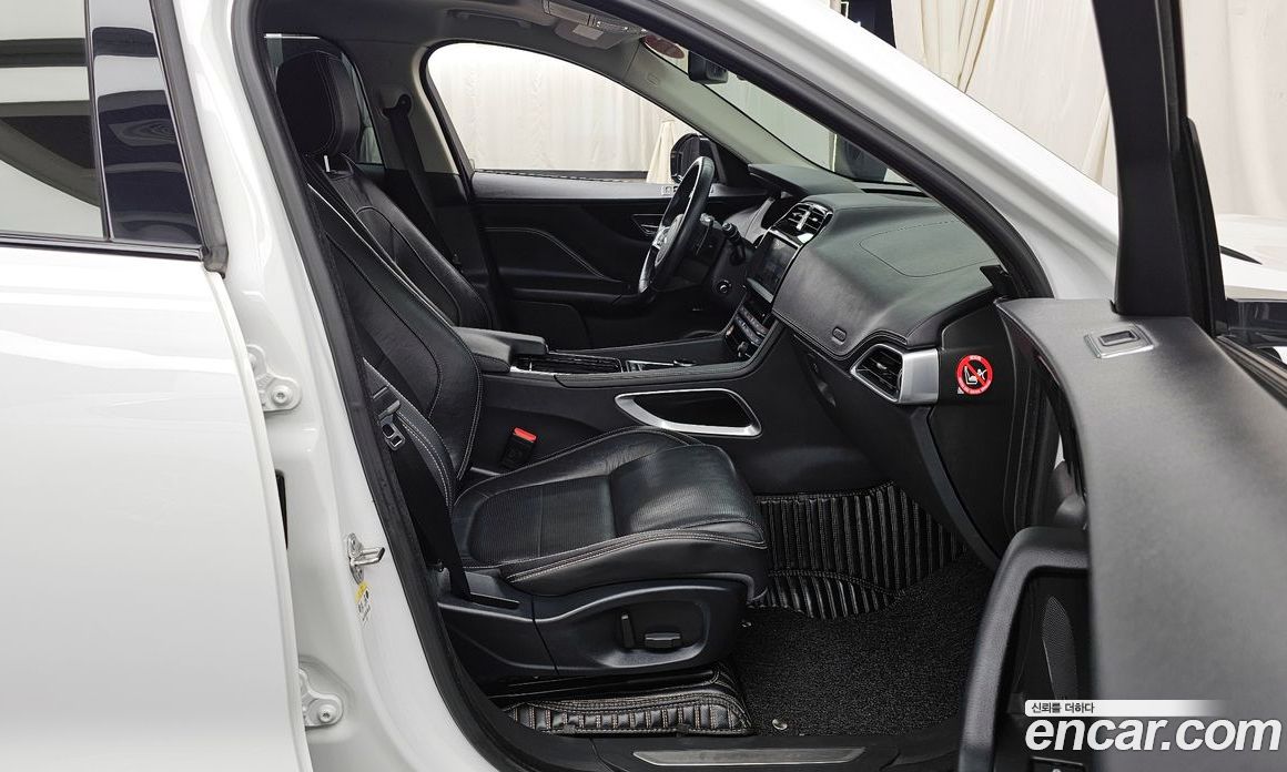 Jaguar F-PACE фото 11