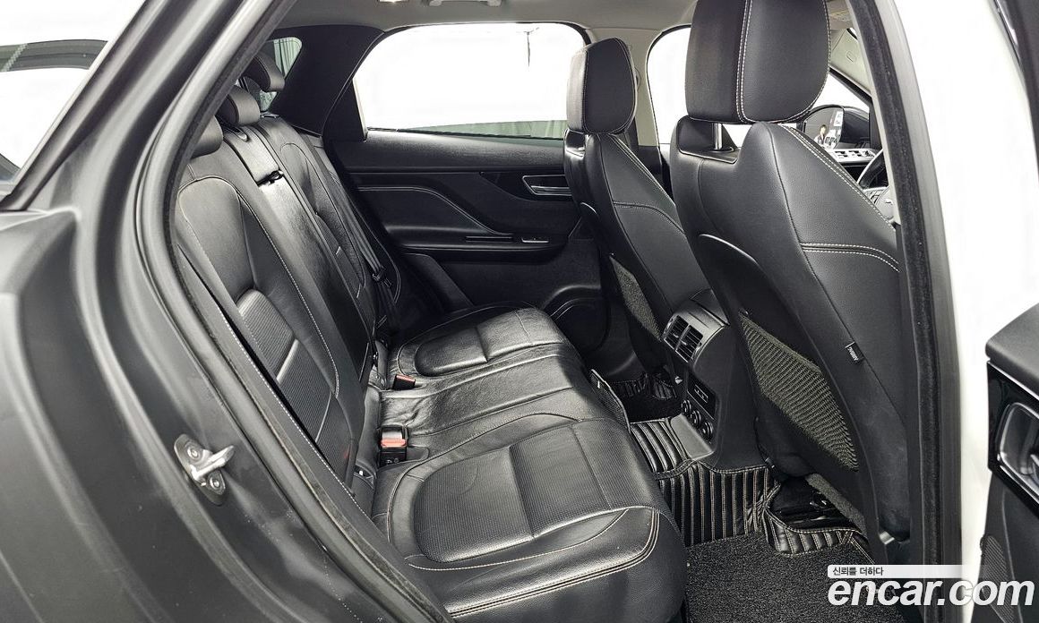Jaguar F-PACE фото 12
