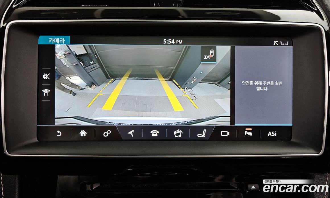 Jaguar F-PACE фото 16